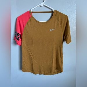 Nike top